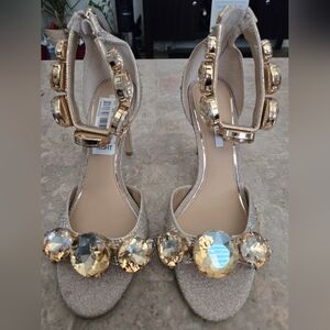 Gianni Bini Oaklynn rhinestone jeweled ankle cuff dress sandals in gold.  Size 8